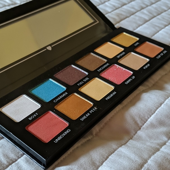 Sold locally Boxy Charm Eyeshadow palette - Picture 4 of 6